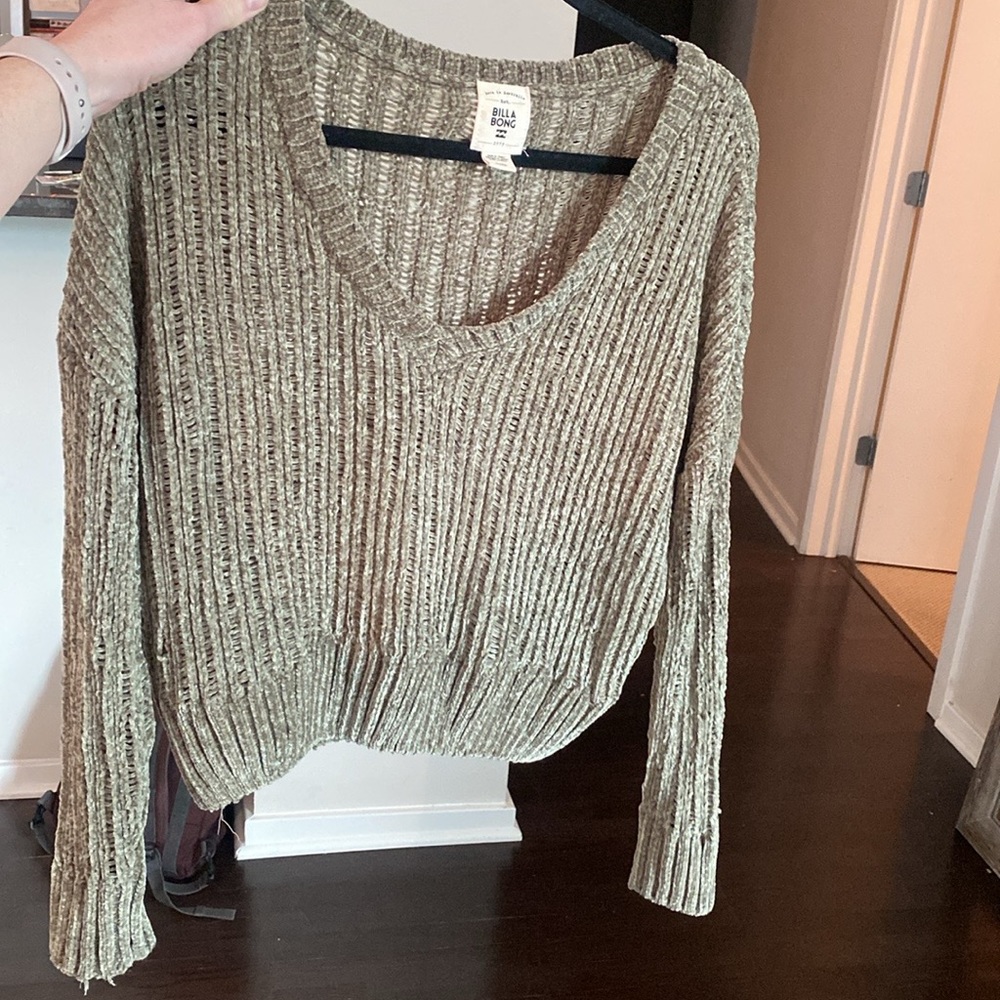 Billabong ribbed mossy green velvet sweater. Size S. 100% polyester